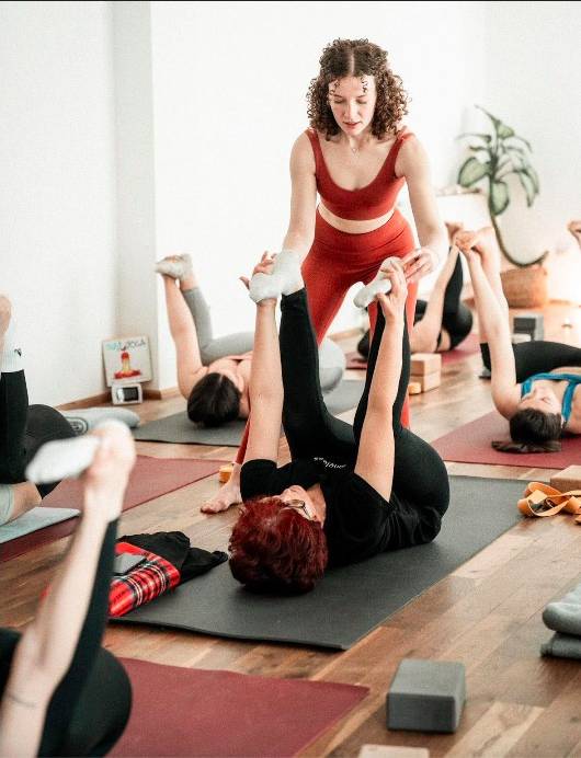 Yoga şi Meditație ghidată pentru cei care lucrează la birou - cu Georgiana